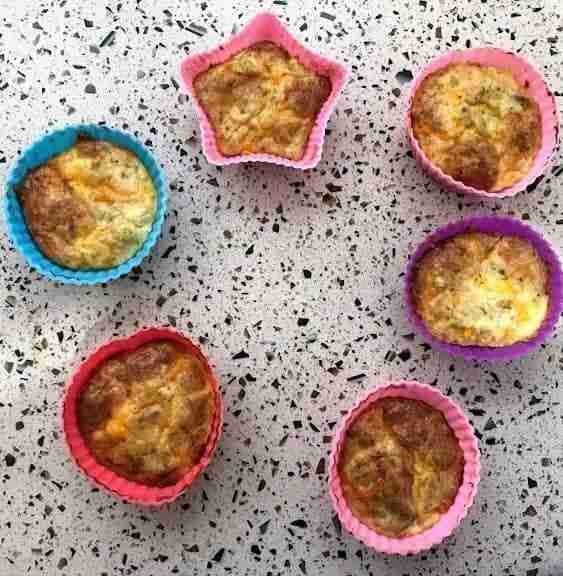 Spicy keto tuna melt muffins recipe. A delicious keto snack that is low carb with lots of protein and fat to keep you full. #ketorecipes #ketosnack #ketodiet 