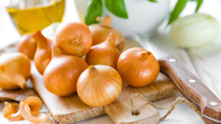 Can You Eat Onions on Keto? Yes and No