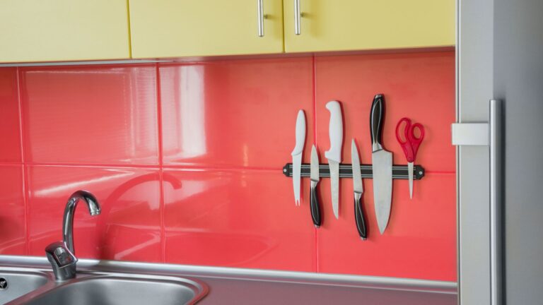 10 Simple Tips For Decluttering Your Kitchen With Minimal Effort