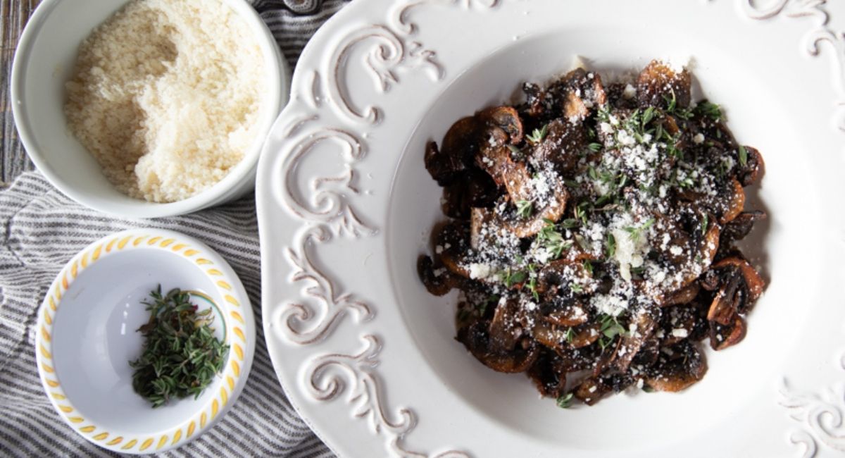 15-Minute Easy Air Fryer Mushrooms with Garlic